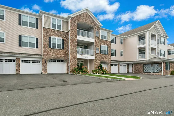 623 BROOKSIDE CT 623