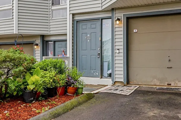 1423 QUINNIPIAC AVE 209