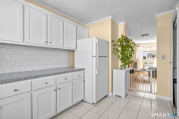 4 VAN ZANT ST B18