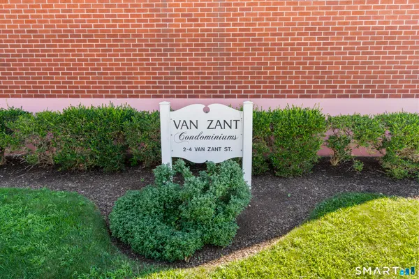 4 VAN ZANT ST B18