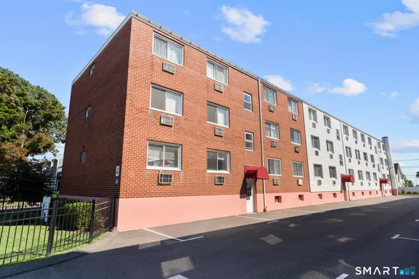 4 VAN ZANT ST B18