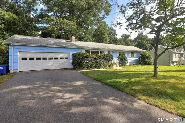 17 OAKRIDGE DR