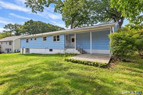 17 OAKRIDGE DR