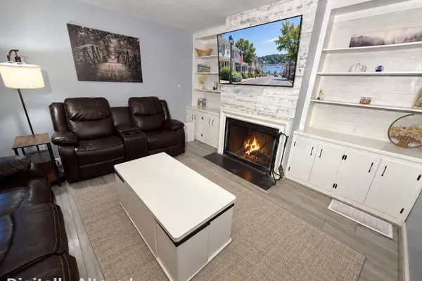91 RIVERVIEW RD 5D