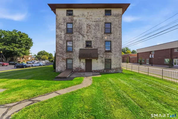 64 VAN BLOCK AVE 9D