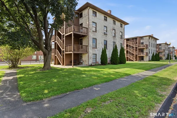 64 VAN BLOCK AVE 9D