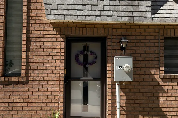 122 SUTTON PL 122