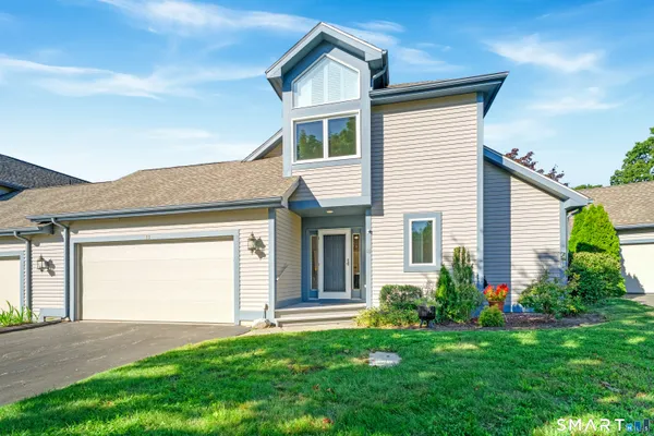 18 ELIZABETH CT