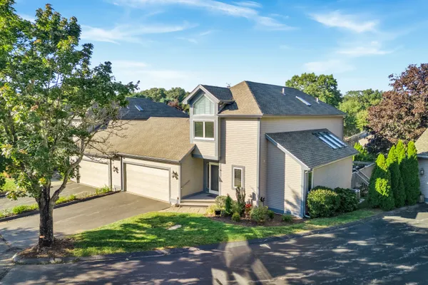 18 ELIZABETH CT
