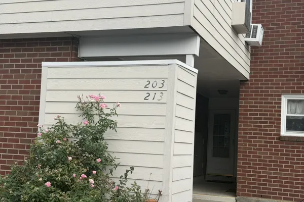 213 W WALK 213