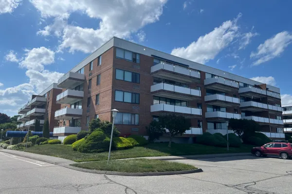 50 BIRDSEYE ST 407