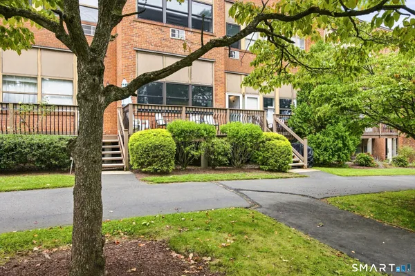 201 COLLEGE ST 10