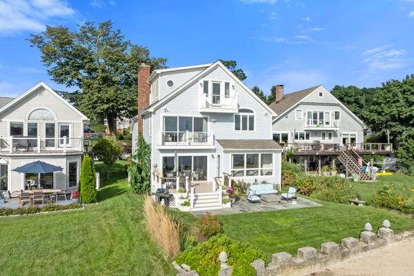 64 SHOREFRONT PARK