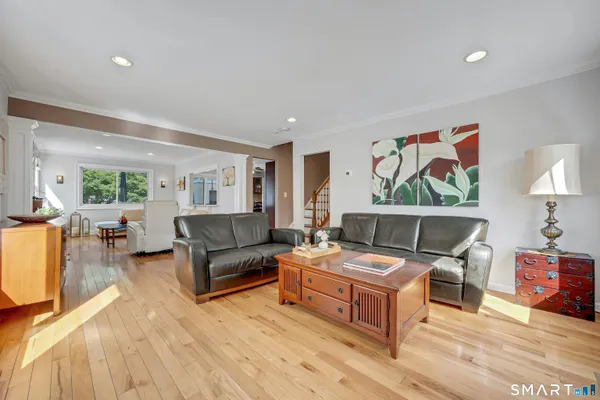 17 THORNHILL RD