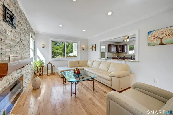 17 THORNHILL RD