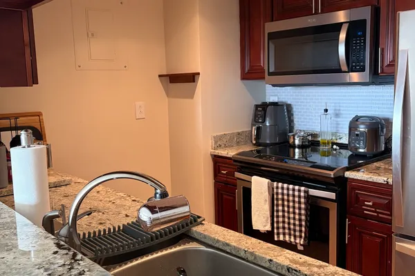 127 GREYROCK PL 1207