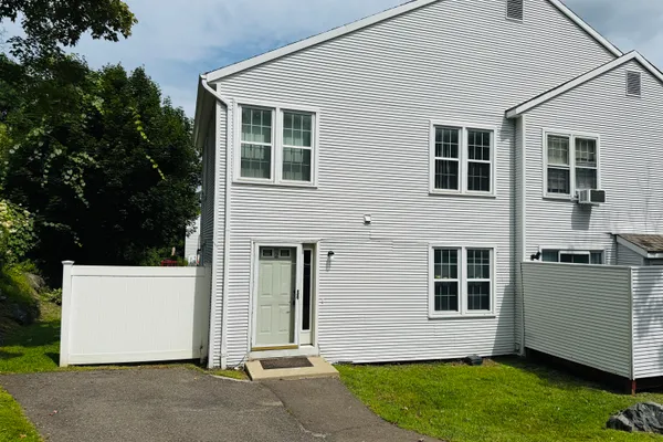 64 DEERWOOD LN 2