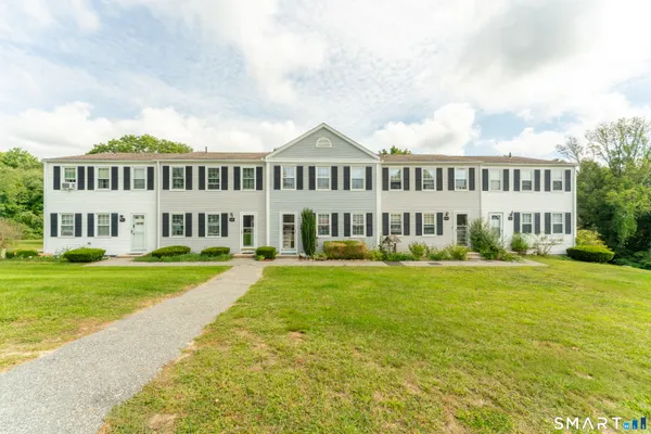 8 LAKESIDE DR L