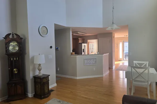 112 CHERRY CIR 112