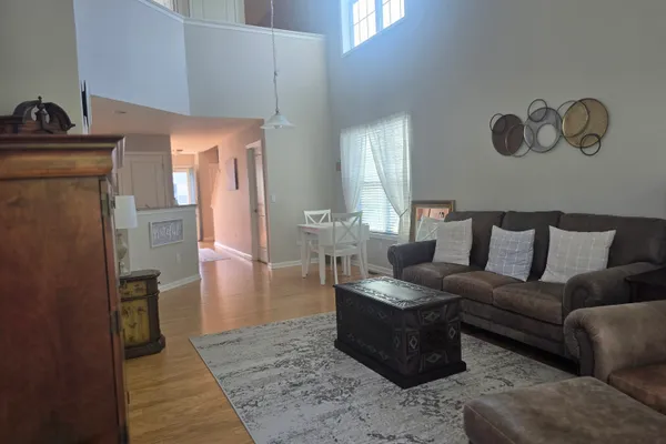 112 CHERRY CIR 112