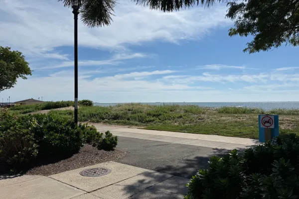 255 W WALK 255