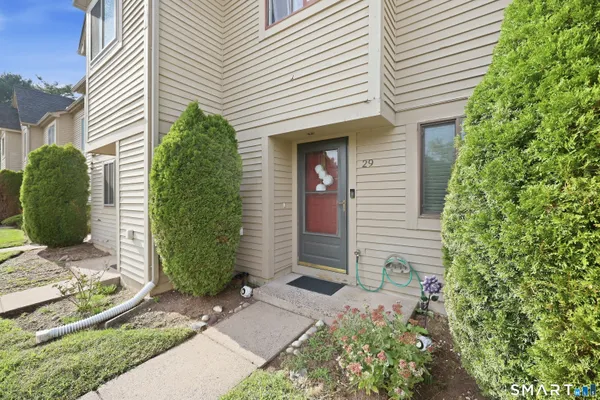 195 VILLAGE SQUARE DR 29