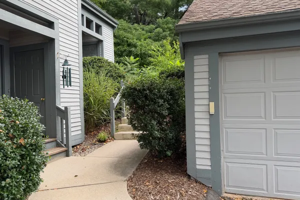 4 SWEETBRIAR LN 4