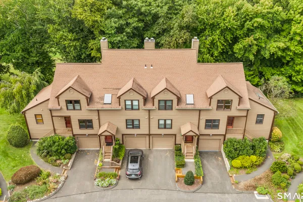 10 EDGEHILL CIR 10