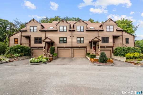 10 EDGEHILL CIR 10