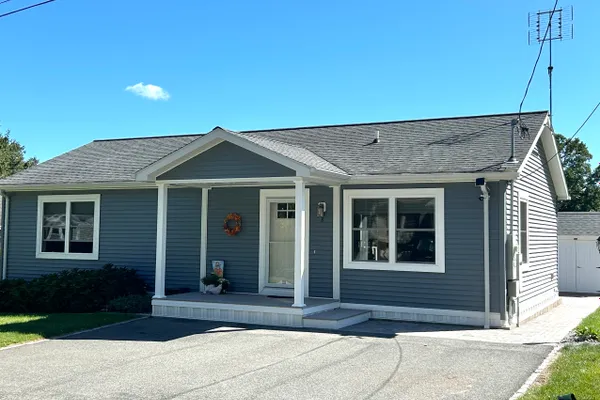 8 STONEWALL DR