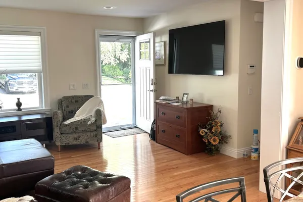 8 STONEWALL DR