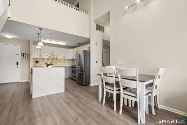 850 E MAIN ST 504