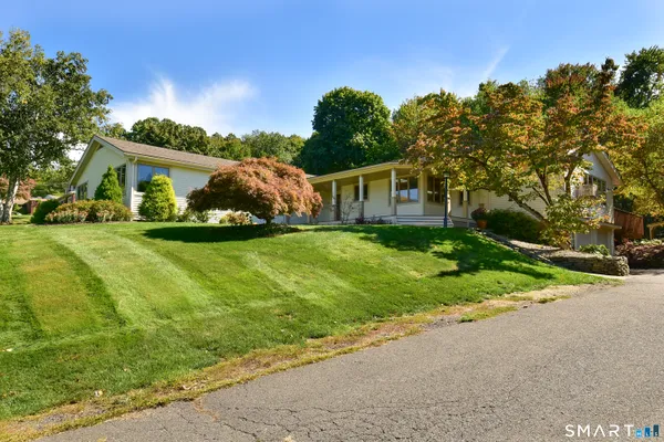 27 GAIL DR