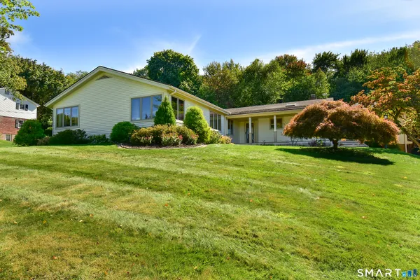 27 GAIL DR
