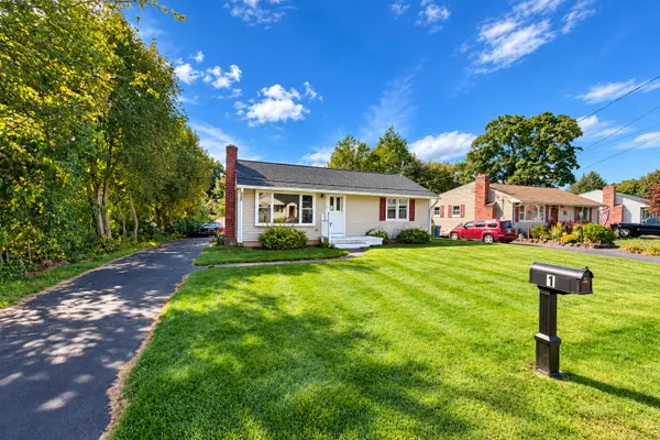 1 LOIS AVE
