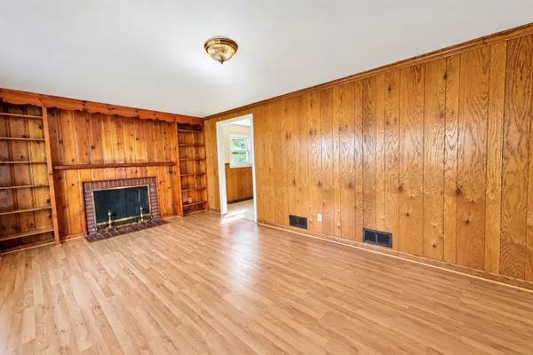 1 LOIS AVE