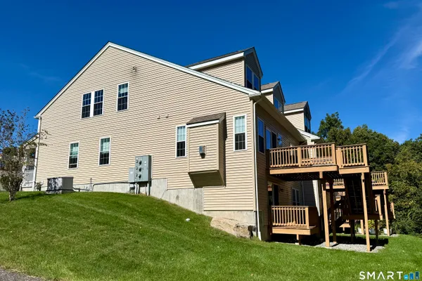 1073 AUGUSTA DR 1073