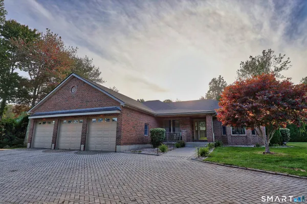 4 FLORENCE DR
