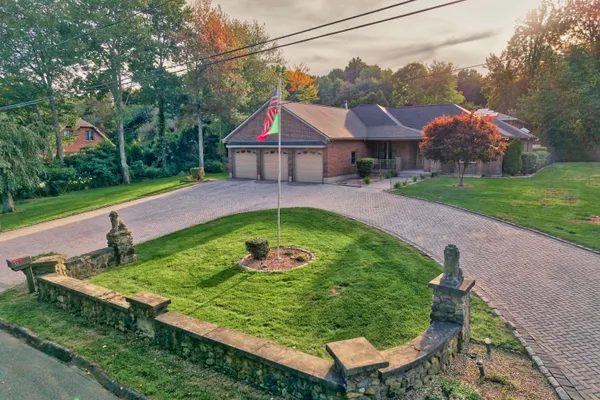 4 FLORENCE DR