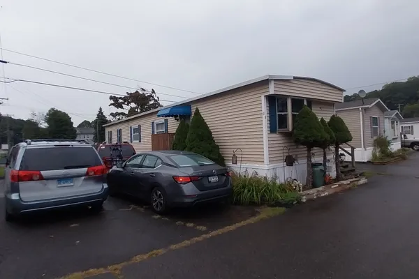 1012 OLD COLONY RD 1