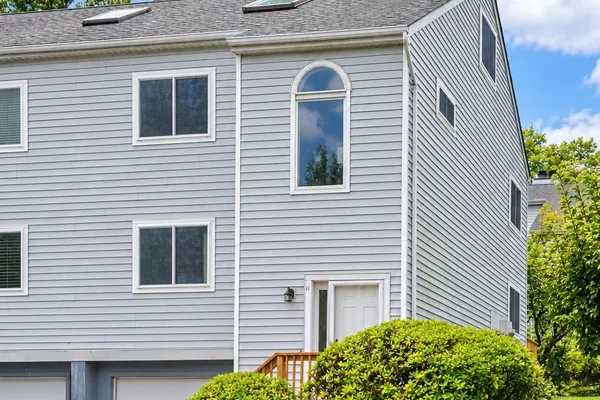 11 WYNWOOD DR 11