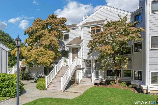 147 ROWAYTON WOODS DR 147