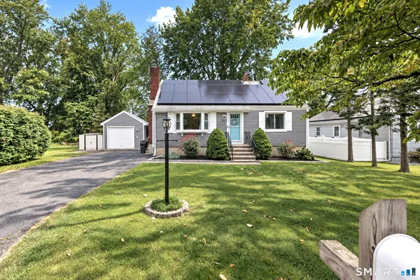4 WINDY HILL RD