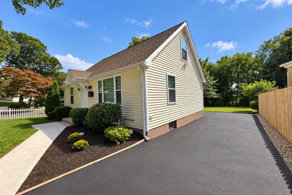 34 WINSLOW DR