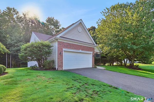 155 COUNTRY CLUB DR 155