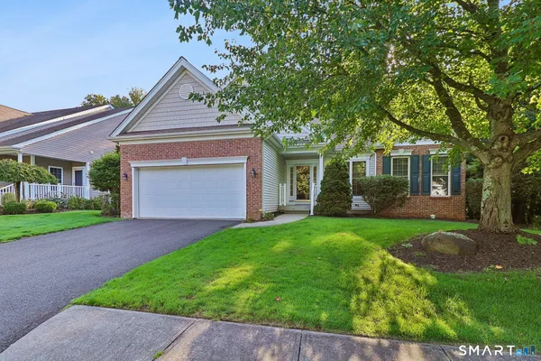 155 COUNTRY CLUB DR 155