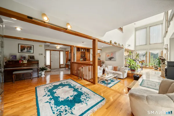 1 BAYBERRY RD