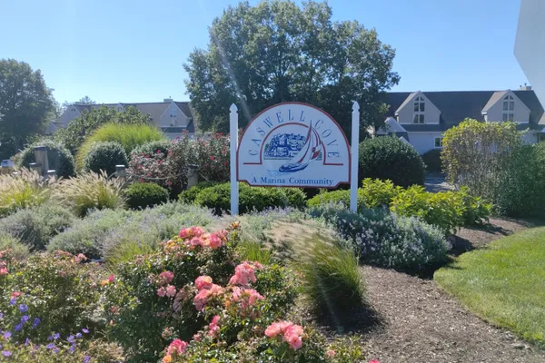 1427 WINDWARD RD 1427