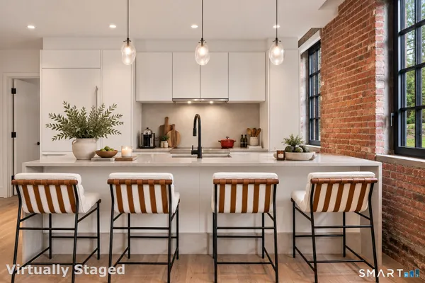 41 RICHMONDVILLE AVE 105