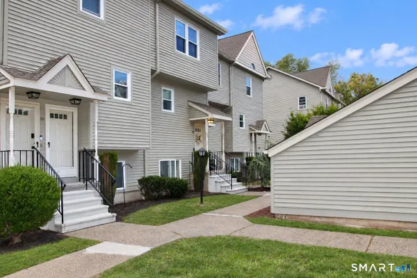 40 CORNERSTONE CT 32
